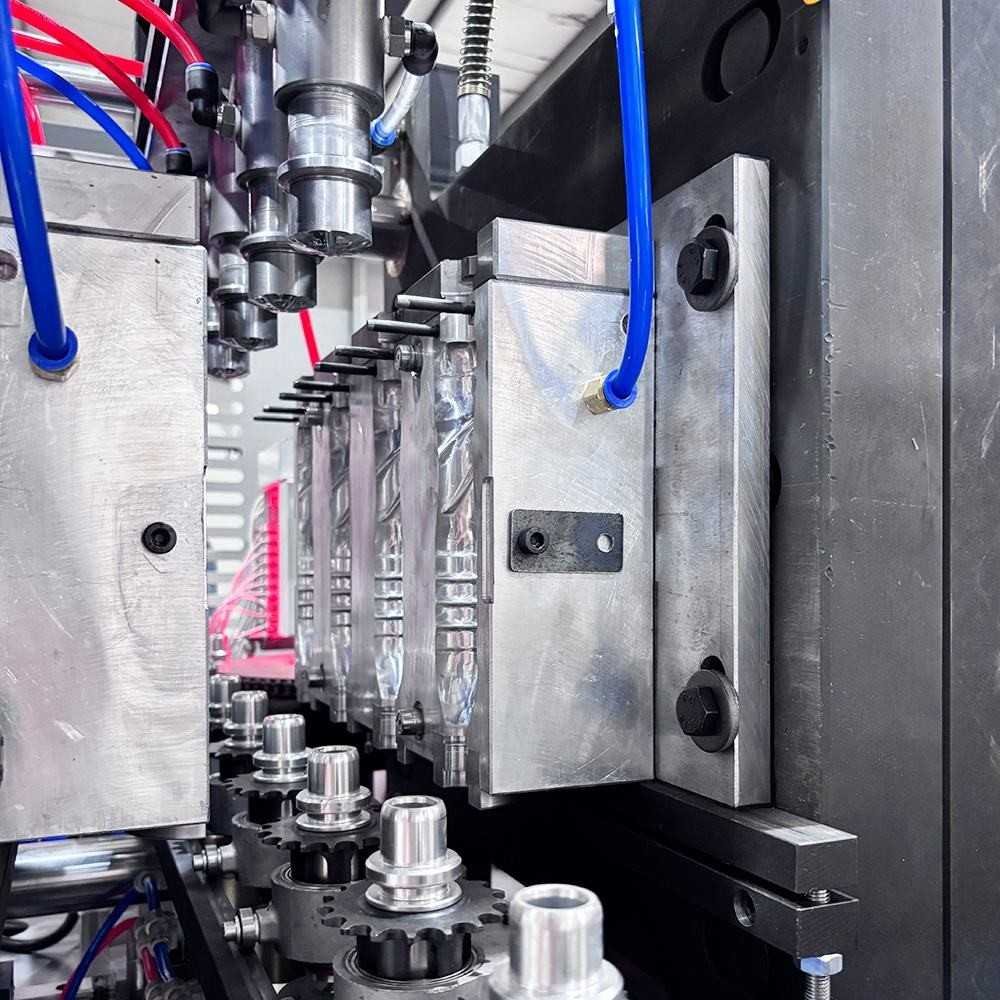 4 cavity PET blow molding machine water bottle output 5500 BPH Sailwin SW-F4-650