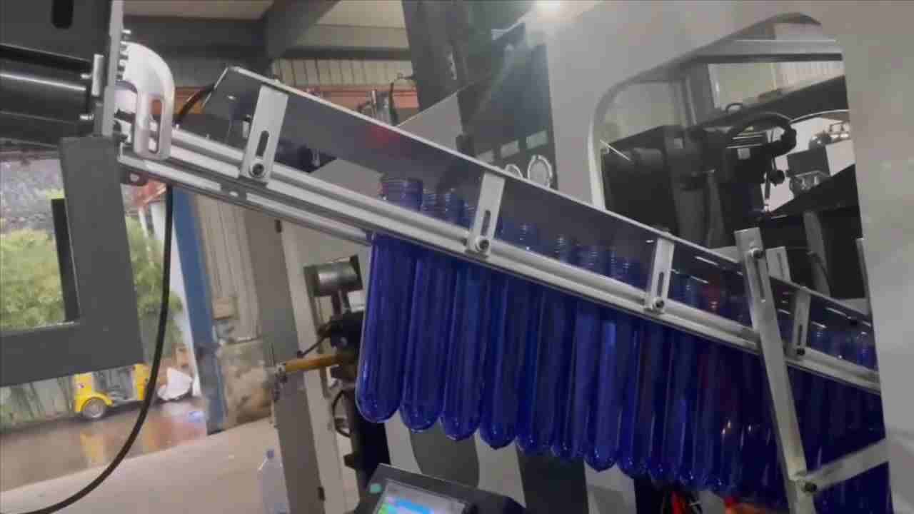 5 gallon automatic blow molding machine blue barrel conveyor rail preform transport Sailwin