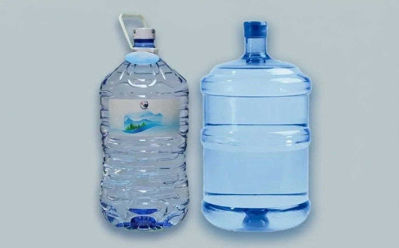 BPA-free PET vs PC 5 gallon water bottle comparison transparent PET vs blue PC Sailwin