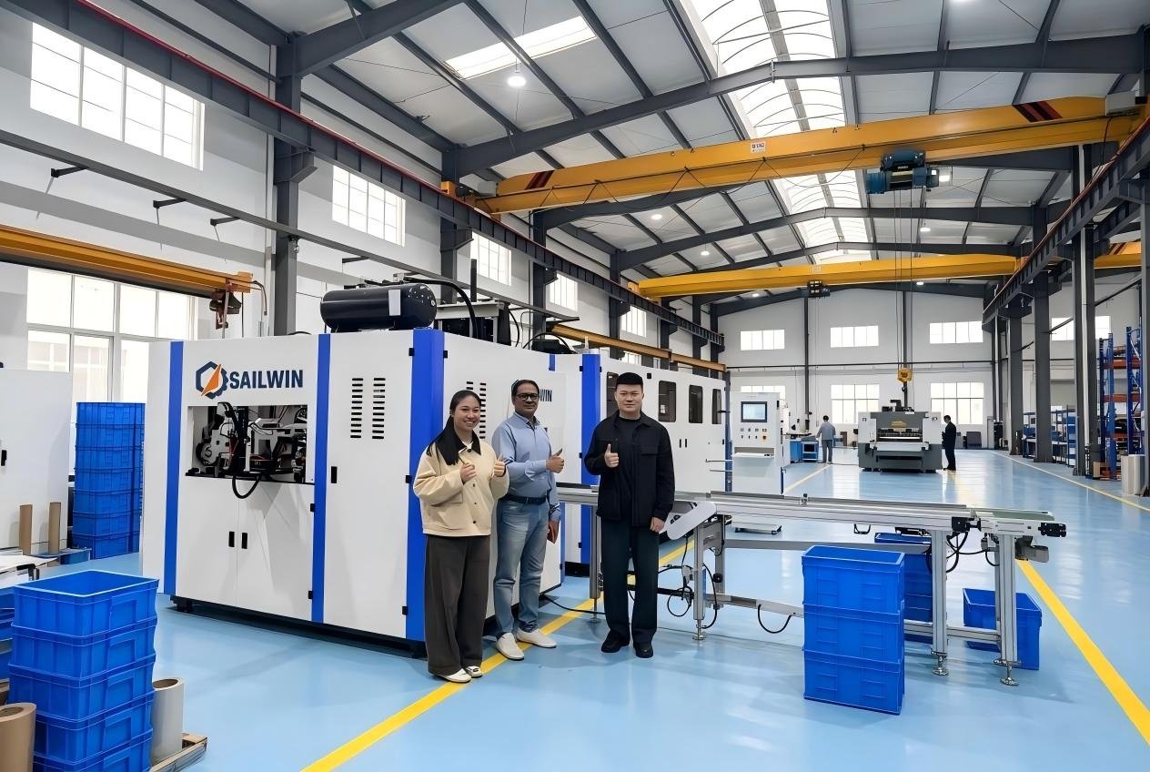 Extrusion blow molding factory visitors delegation at Sailwin