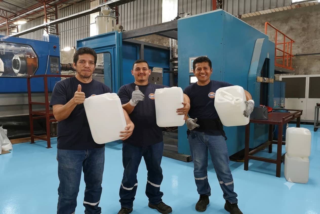 Extrusion blow molding machine customer machine trial acceptance