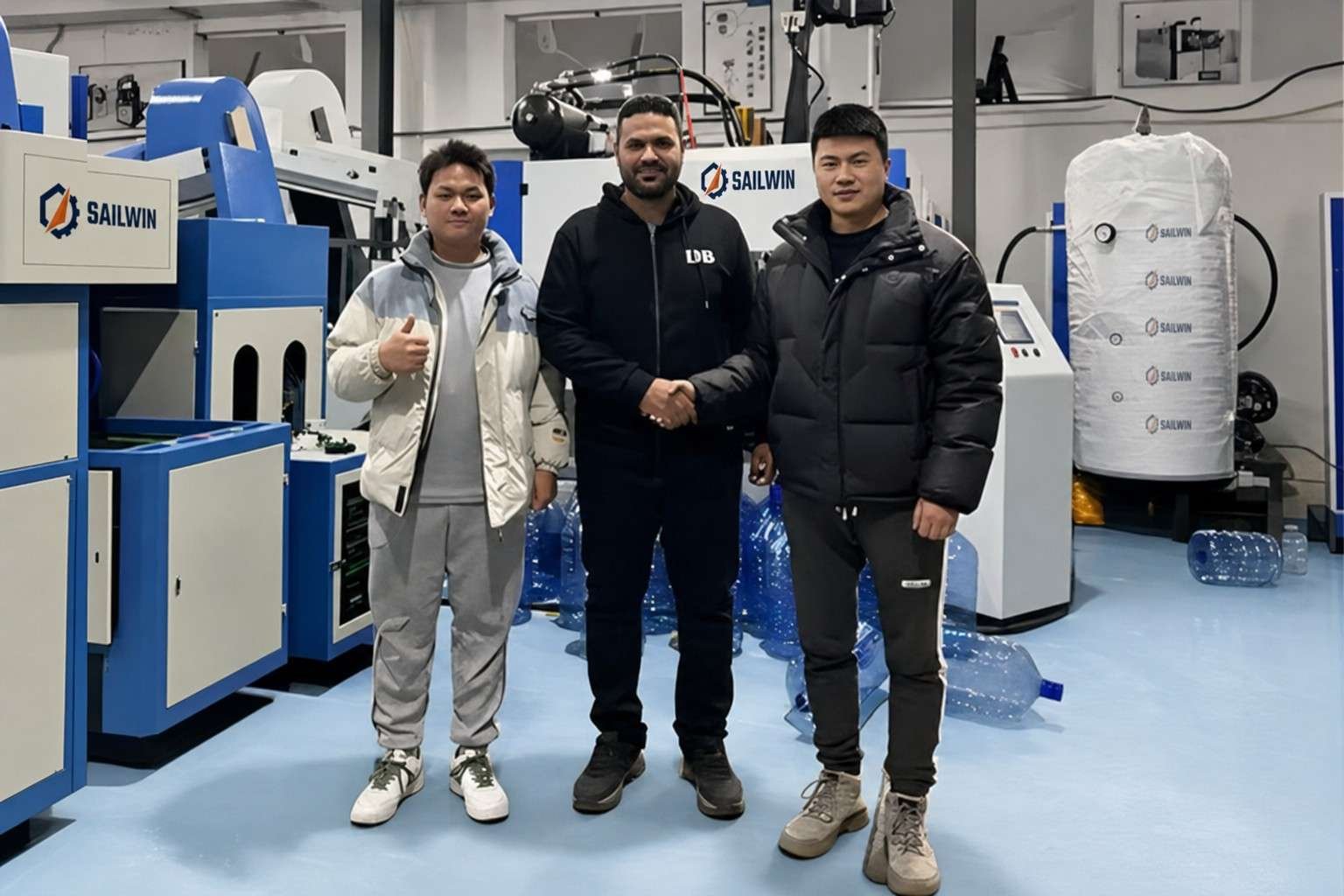 Global partners handshake with blow molding machine manufacturer Sailwin