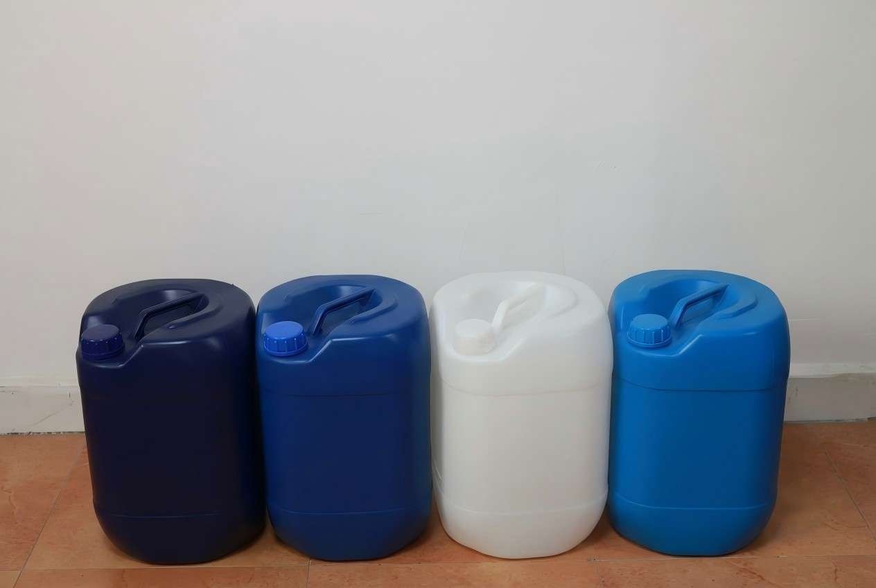 30L HDPE chemical drum produced by SW-S30L accumulator head blow molding machine