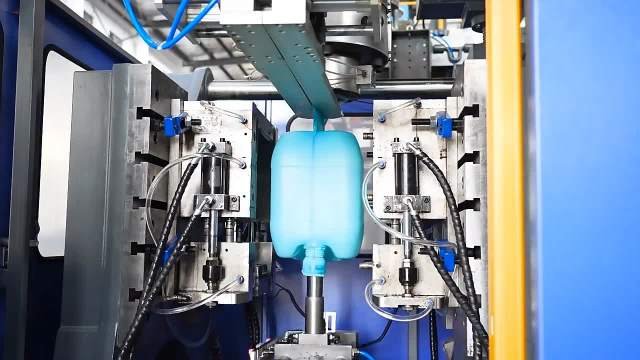 HDPE blow molding machine open mold cavity blue barrel forming process