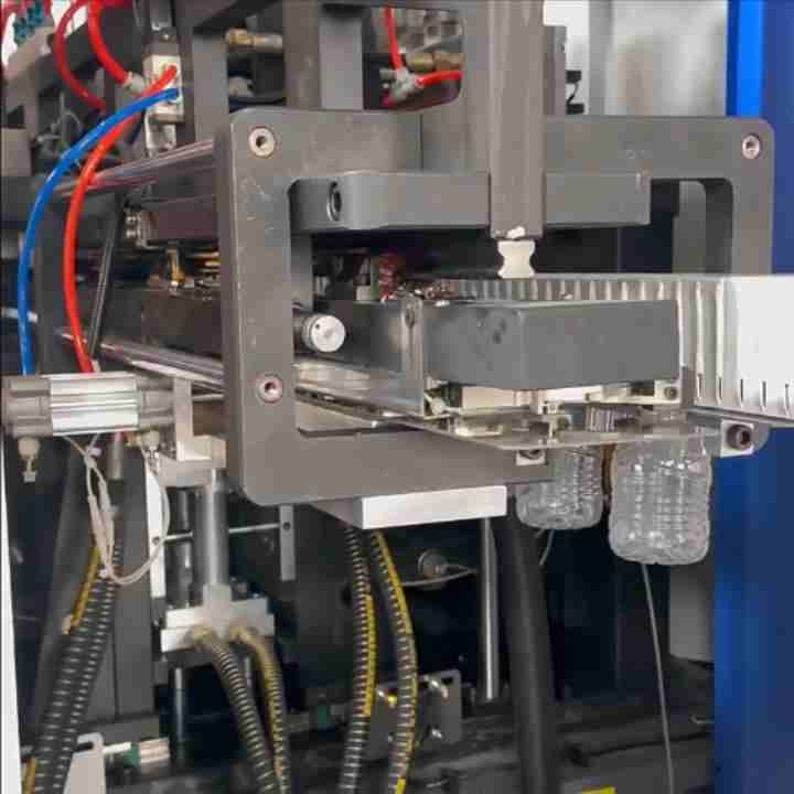 high speed PET blow molding machine CSD carbonated bottle water bottle output production