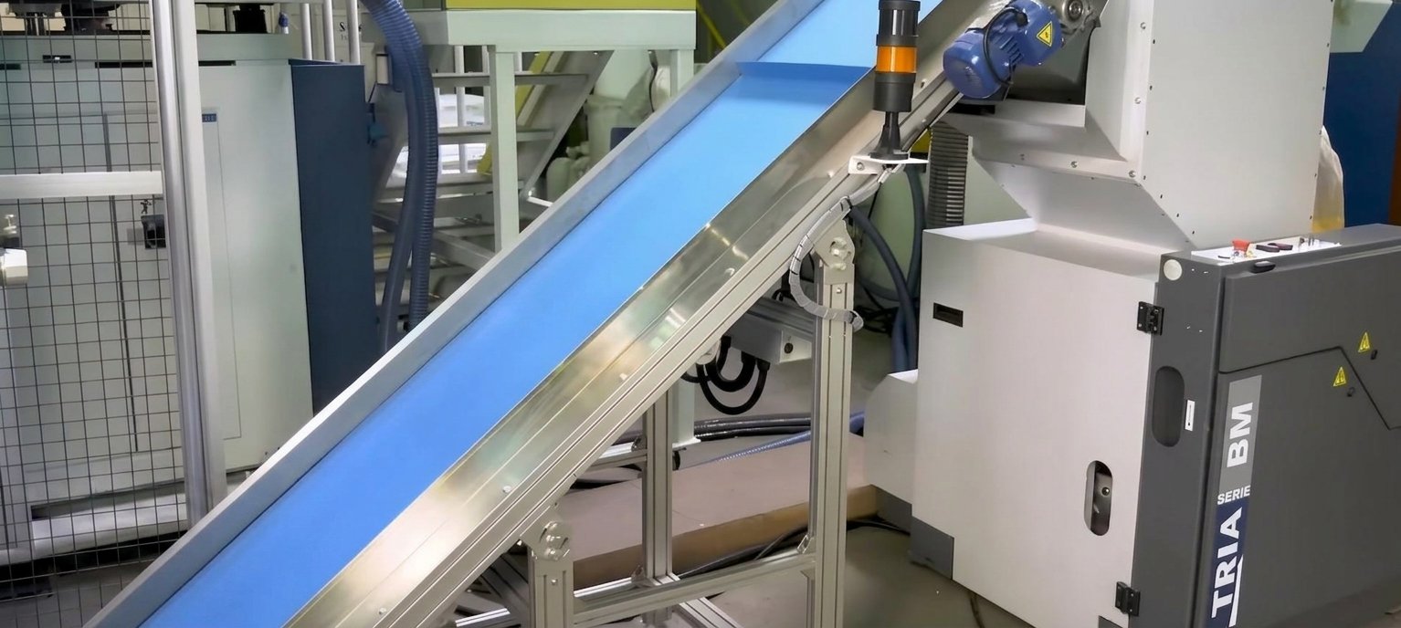 jerrycan blow molding machine automatic conveyor system bottle discharge