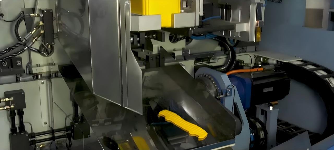 jerrycan blow molding machine mold clamping mechanism hydraulic cylinder detail