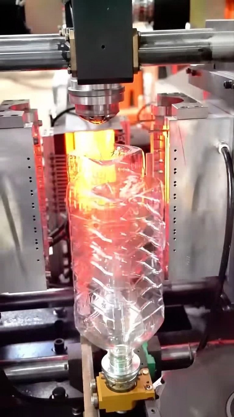 PET edible oil bottle just formed mold cavity red light blow molding machine Sailwin