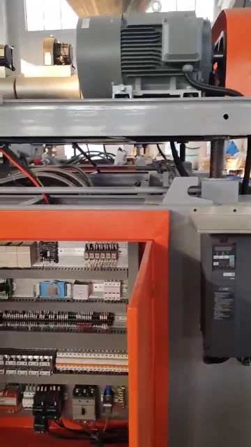 Servo hydraulic drive system on SW accumulator head blow molding machine — 30-50% energy saving