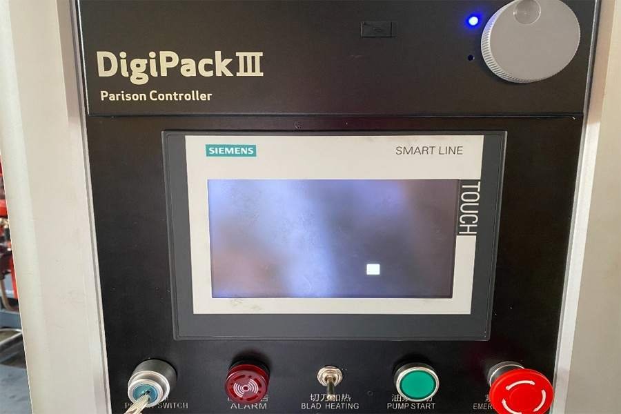 Sailwin blow molding machine Siemens PLC servo motor IoT remote control components