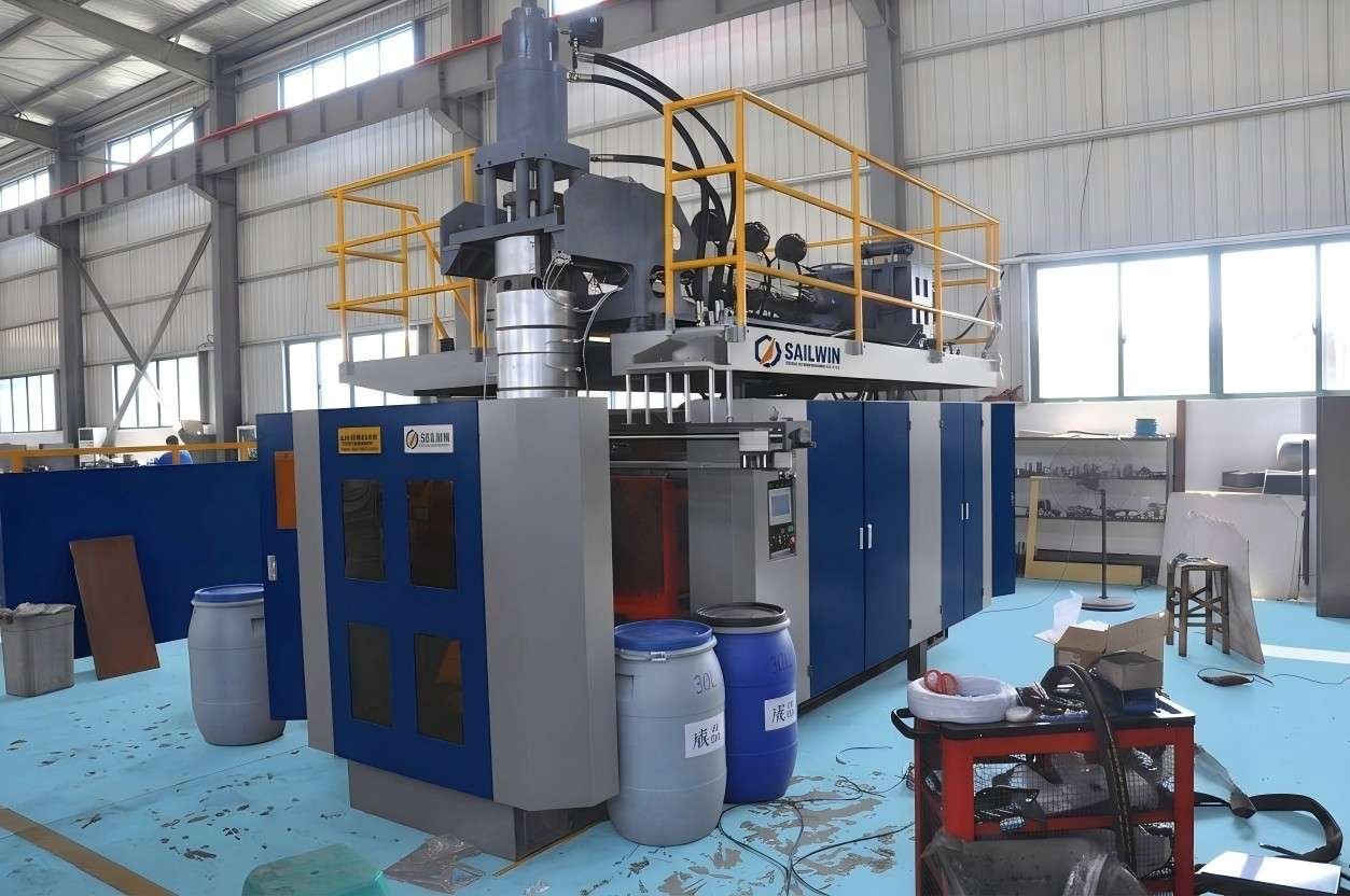 SW-S30L medium accumulator head extrusion blow molding machine — 30L HDPE drum