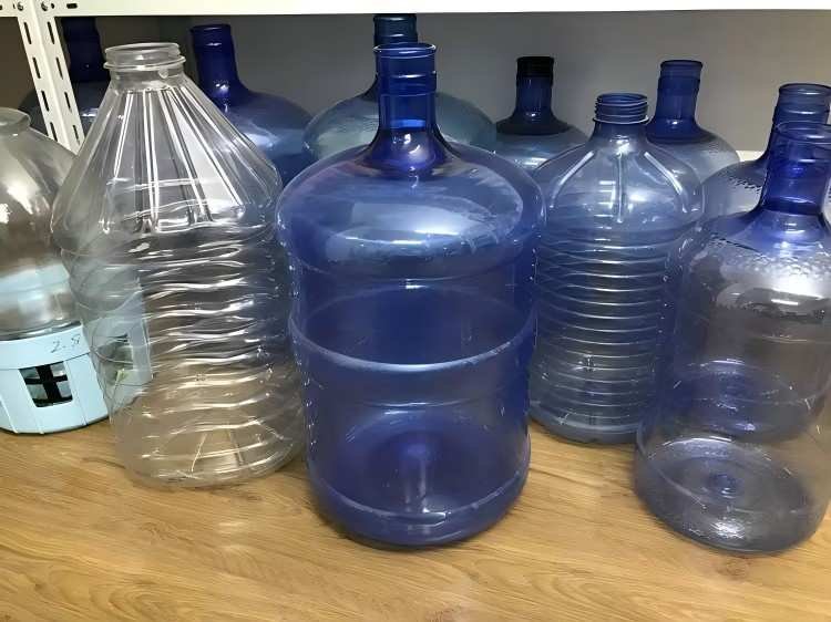 Finished 5 Gallon PET Water Bottles Finished crystal clear 5 gallon PET water bottles and 20L large water carboys produced on Sailwin blow molding machine — Sailwin