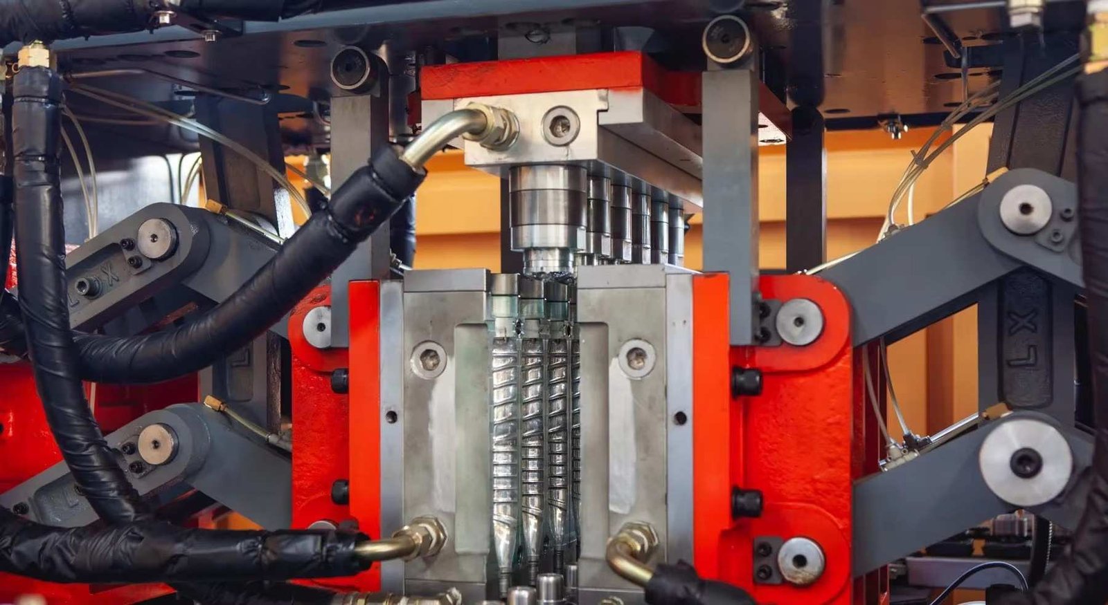 Precision CNC machined aviation-grade aluminum bottle mold cavity mounted inside heavy-duty rigid clamping unit of PET blow molding machine