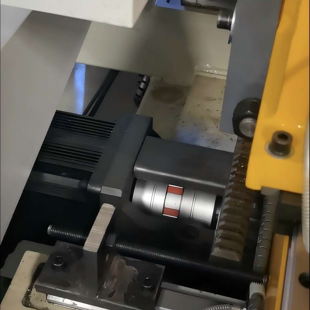 Linear Guide Rails and Clamping Mechanism High precision linear guide rail and synchronous rack clamping mechanism in automatic extrusion blow molding equipment — Sailwin