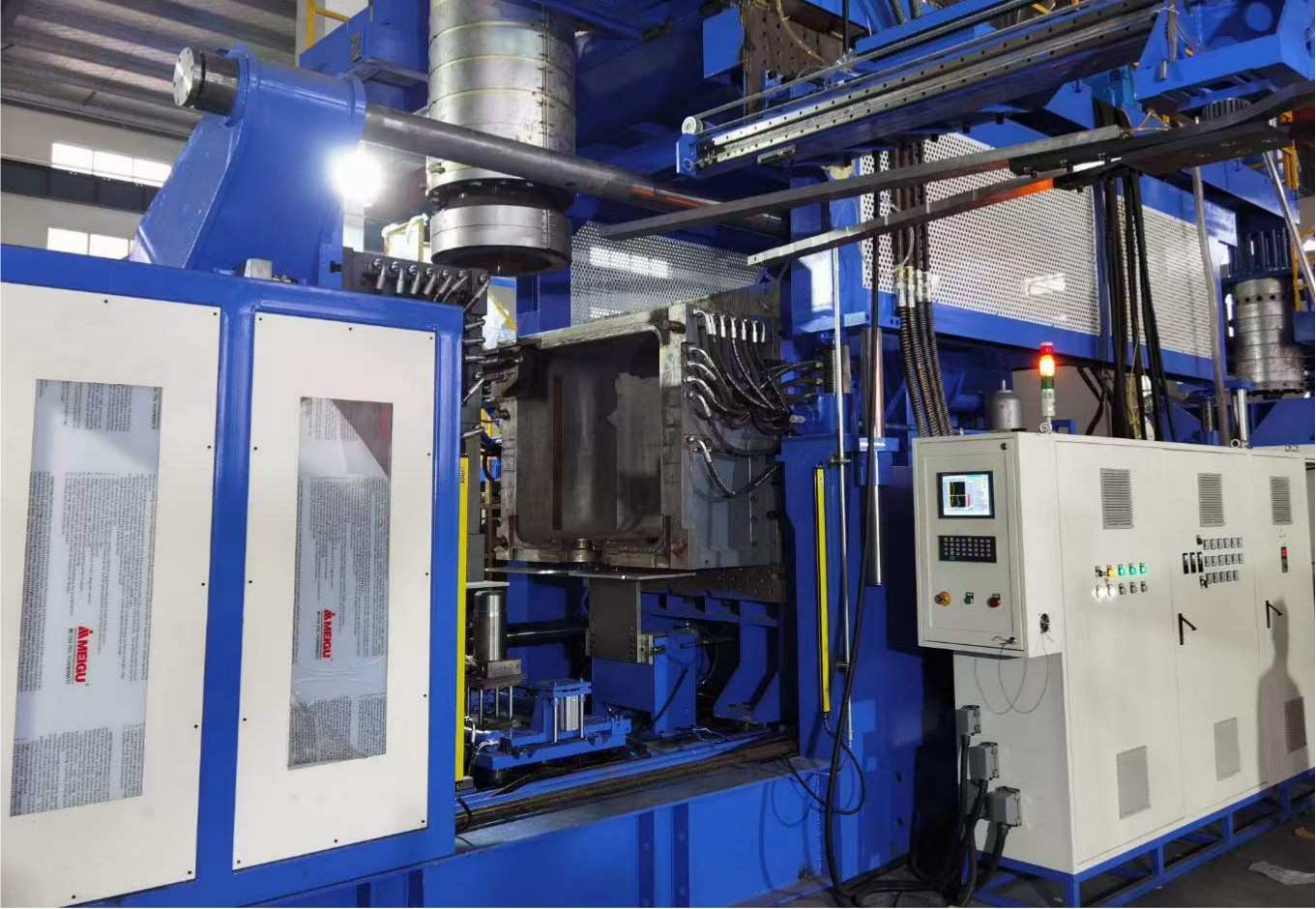 Large scale multi-layer accumulator head blow molding machine with elevated operator platform, co-extrusion extruders, and smart electrical control cabinet — Sailwin