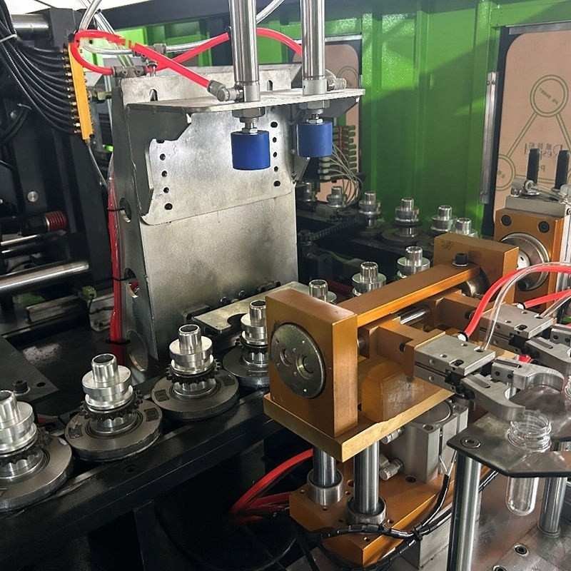 Star Wheel Preform Transfer Mechanism PET preform loading and transfer star wheel mechanism with pneumatic positioner in automatic blow molding machine — Sailwin