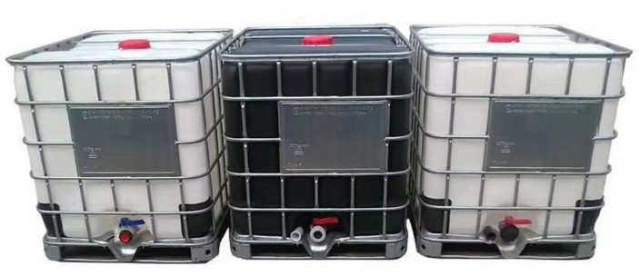 Standard 1000 liter IBC tanks with galvanized steel cage frame and pallet base for industrial chemical liquid storage and export logistics — Sailwin